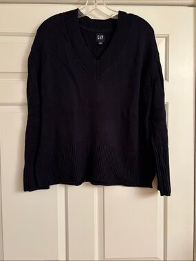 GAP V-Neck Oversized Sweater in Navy